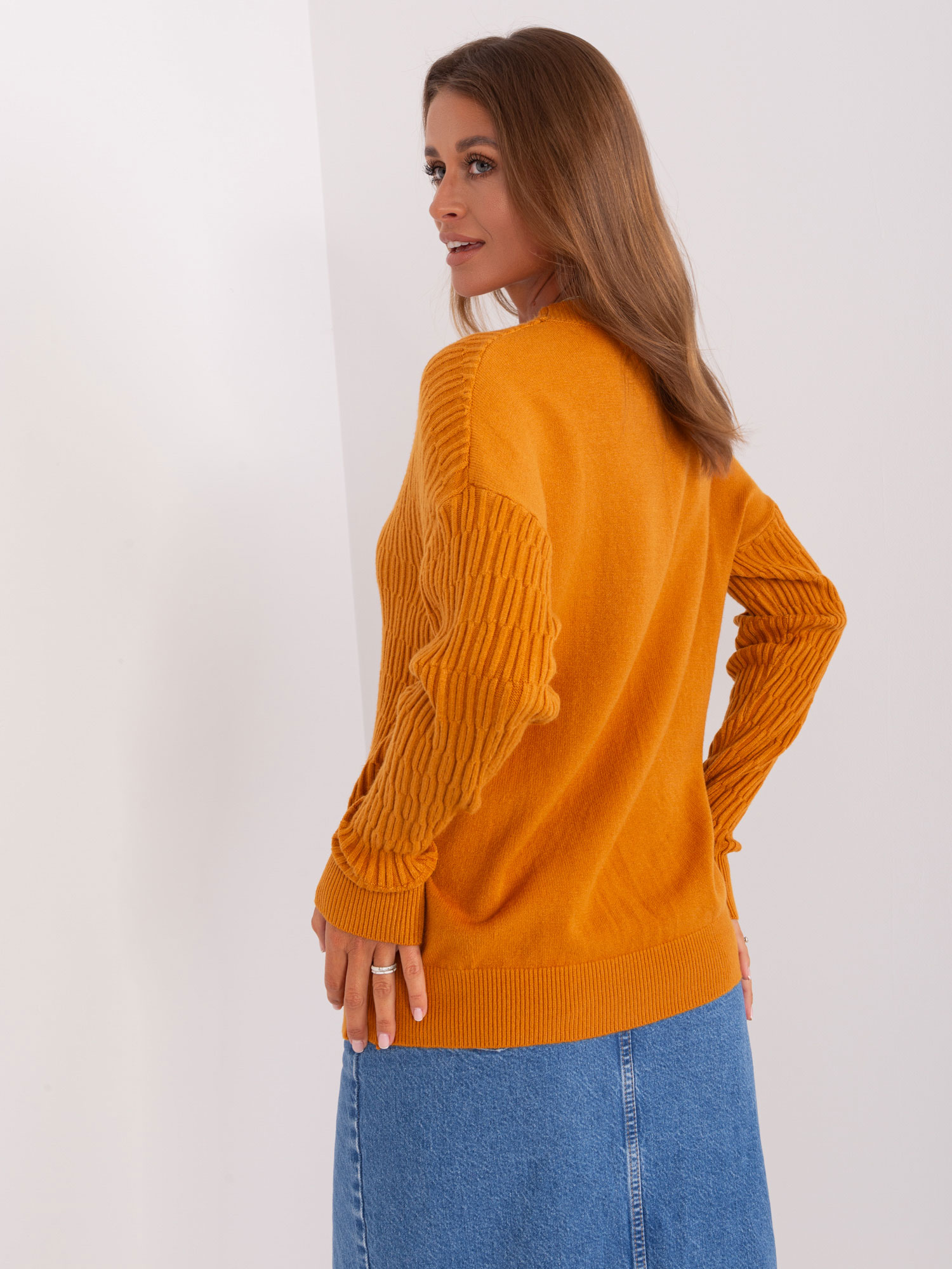 pletený_sveter,sveter_damsky,damsky_sveter,oversize_sveter,pulover,pulover_damsky,pulover_dámsky,damsky_pulover,dámsky_pulóver,oranzovy_sveter,oranzovy_pulover